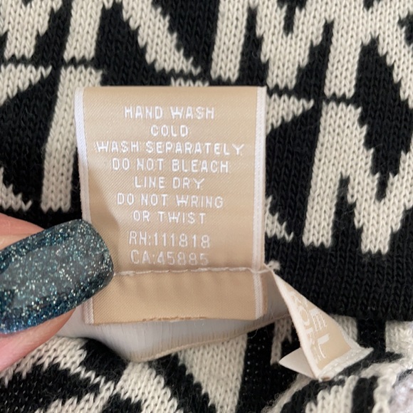 Authentic Michael Kors Scarf - Picture 4 of 4